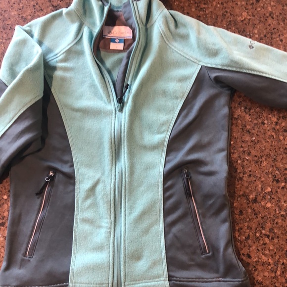 Like new Columbia hooded sweatshirt - Picture 3 of 5